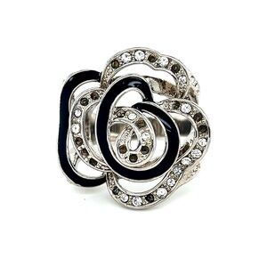 Elegant Silver and Black Floral Ring
